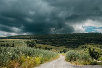 Hétfő délután is leszakadhat az ég Székelyföldön