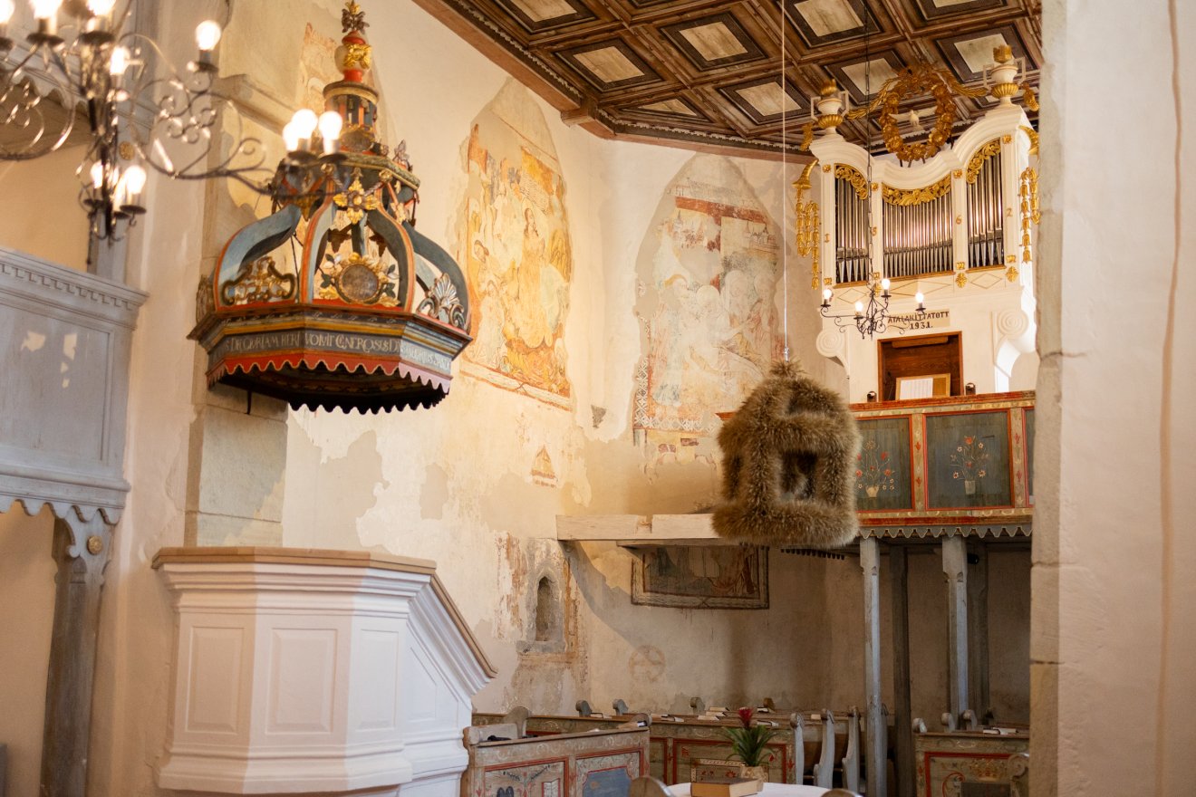 Több száz évre tekinthet vissza a múltba, aki belép a felújított agyagfalvi templomba