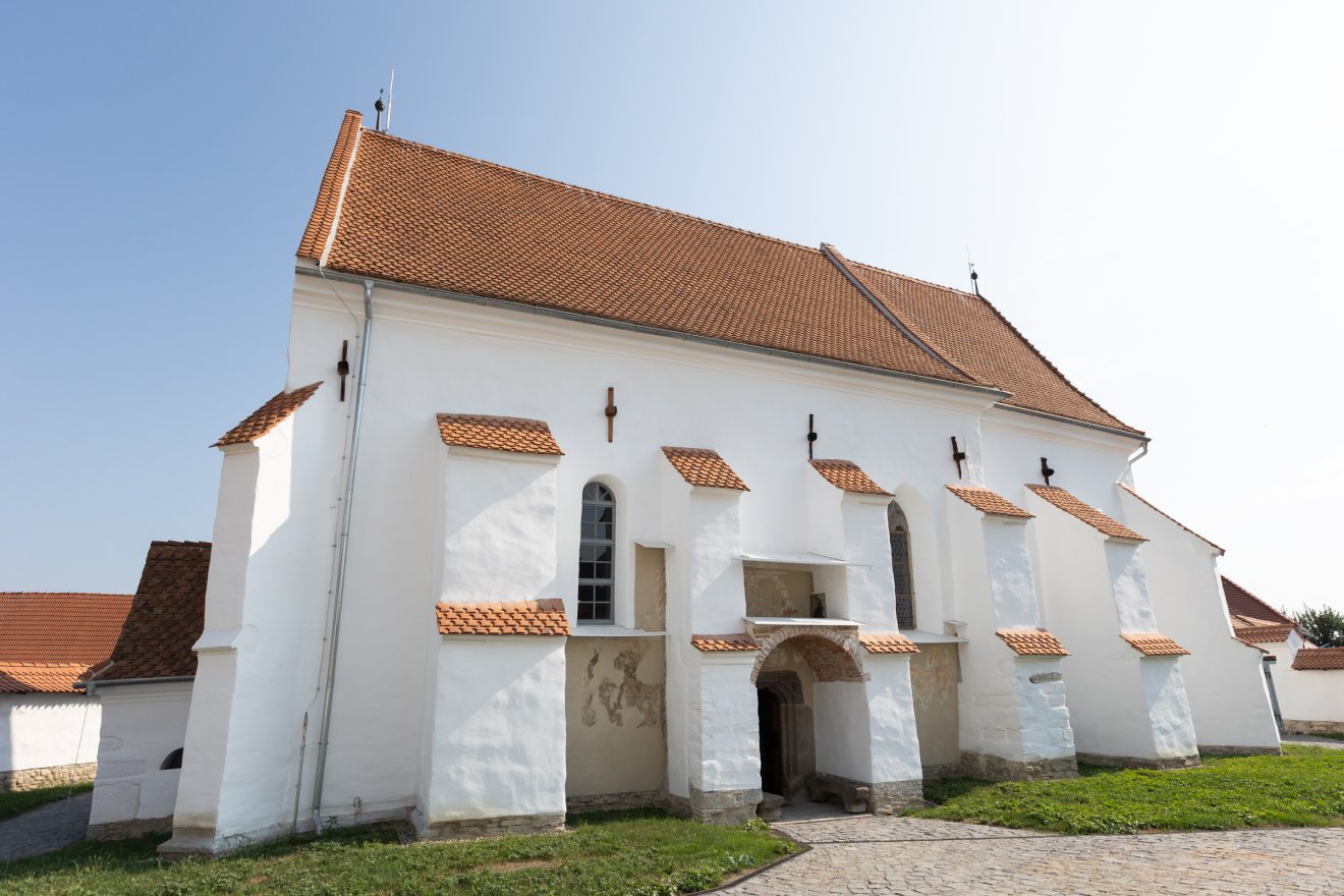 Több száz évre tekinthet vissza a múltba, aki belép a felújított agyagfalvi templomba