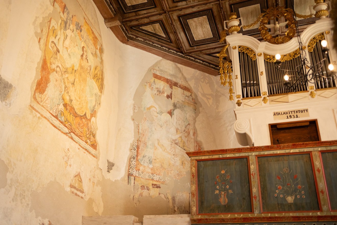 Több száz évre tekinthet vissza a múltba, aki belép a felújított agyagfalvi templomba