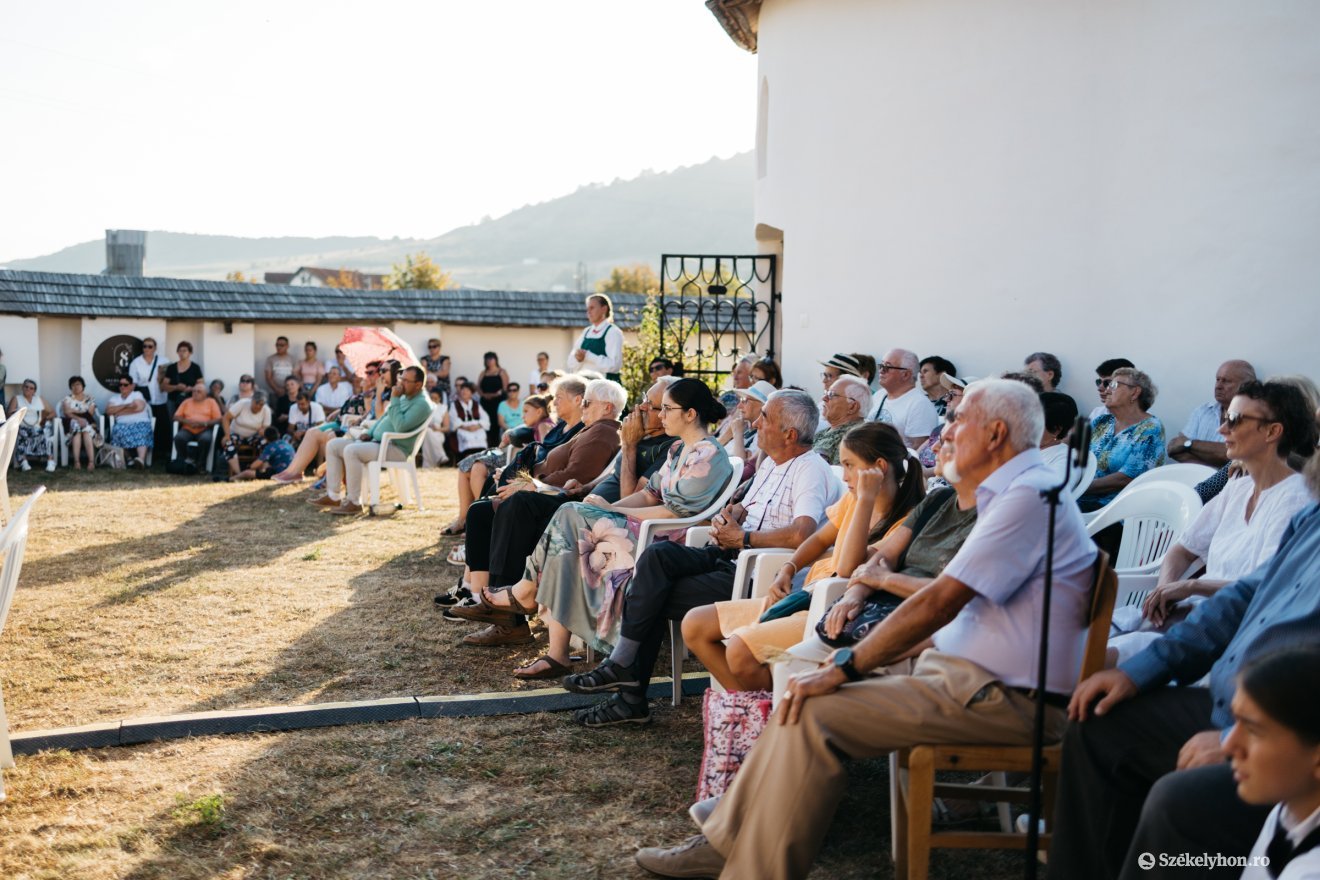 &bullet;  Fotó: Olti Angyalka