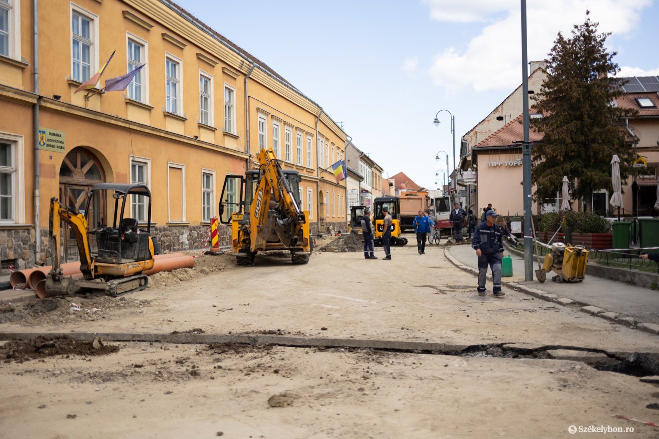 A Bethlen Gábor utca felújítása javában zajlik &bullet;  Fotó: Olti Angyalka