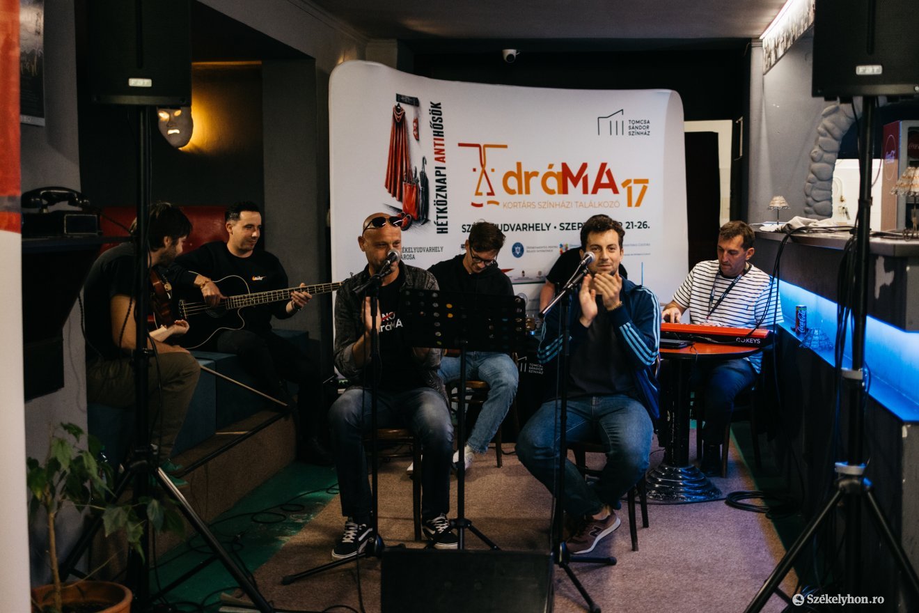 &bullet;  Fotó: Olti Angyalka