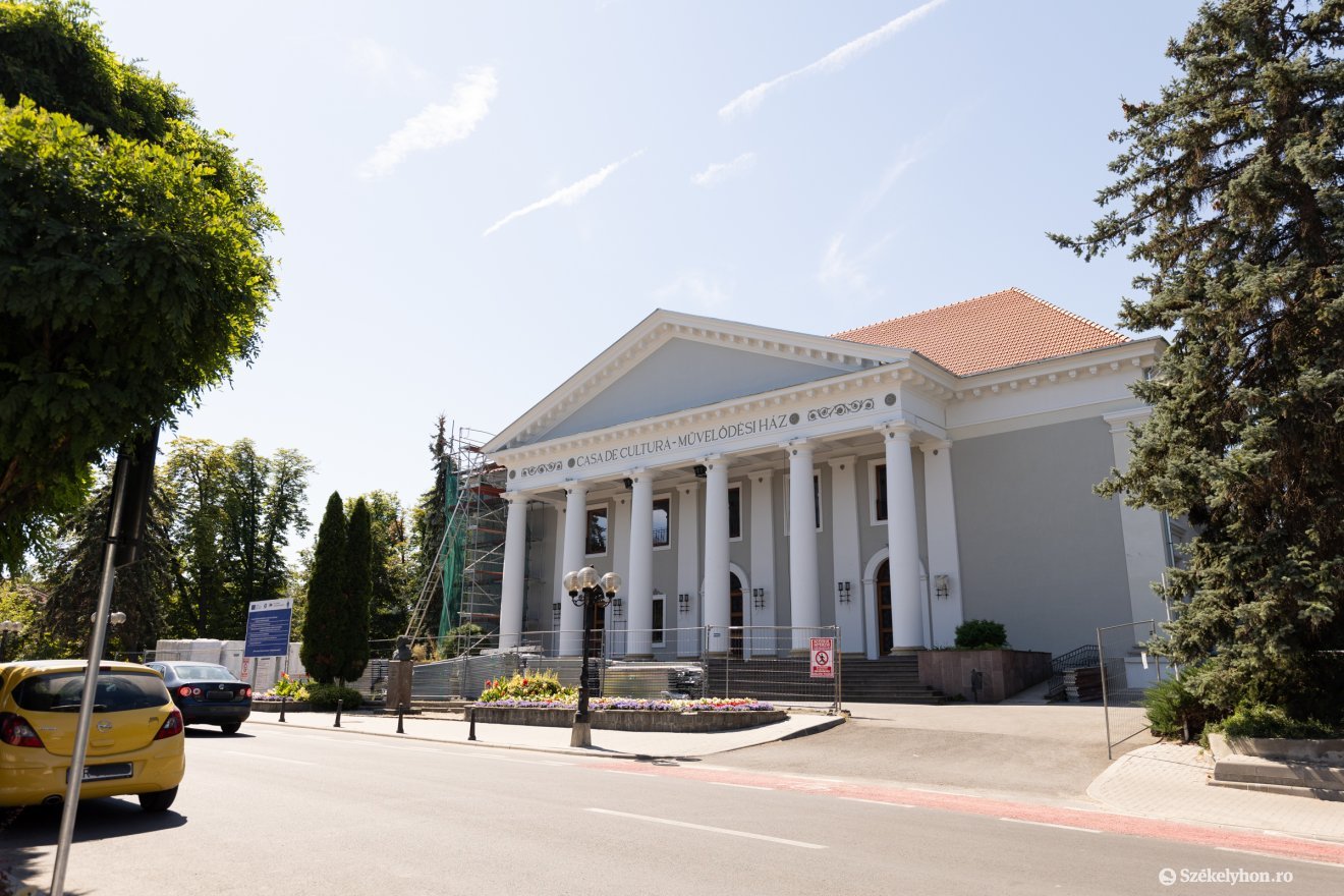 &bullet;  Fotó: Olti Angyalka