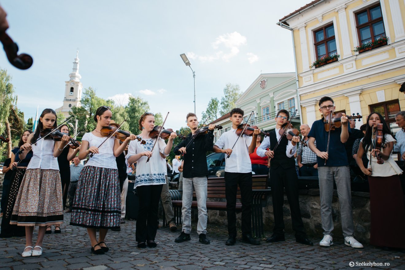 &bullet;  Fotó: Olti Angyalka