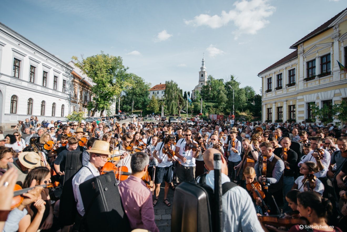 &bullet;  Fotó: Olti Angyalka