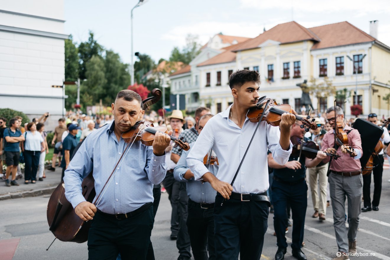 &bullet;  Fotó: Olti Angyalka