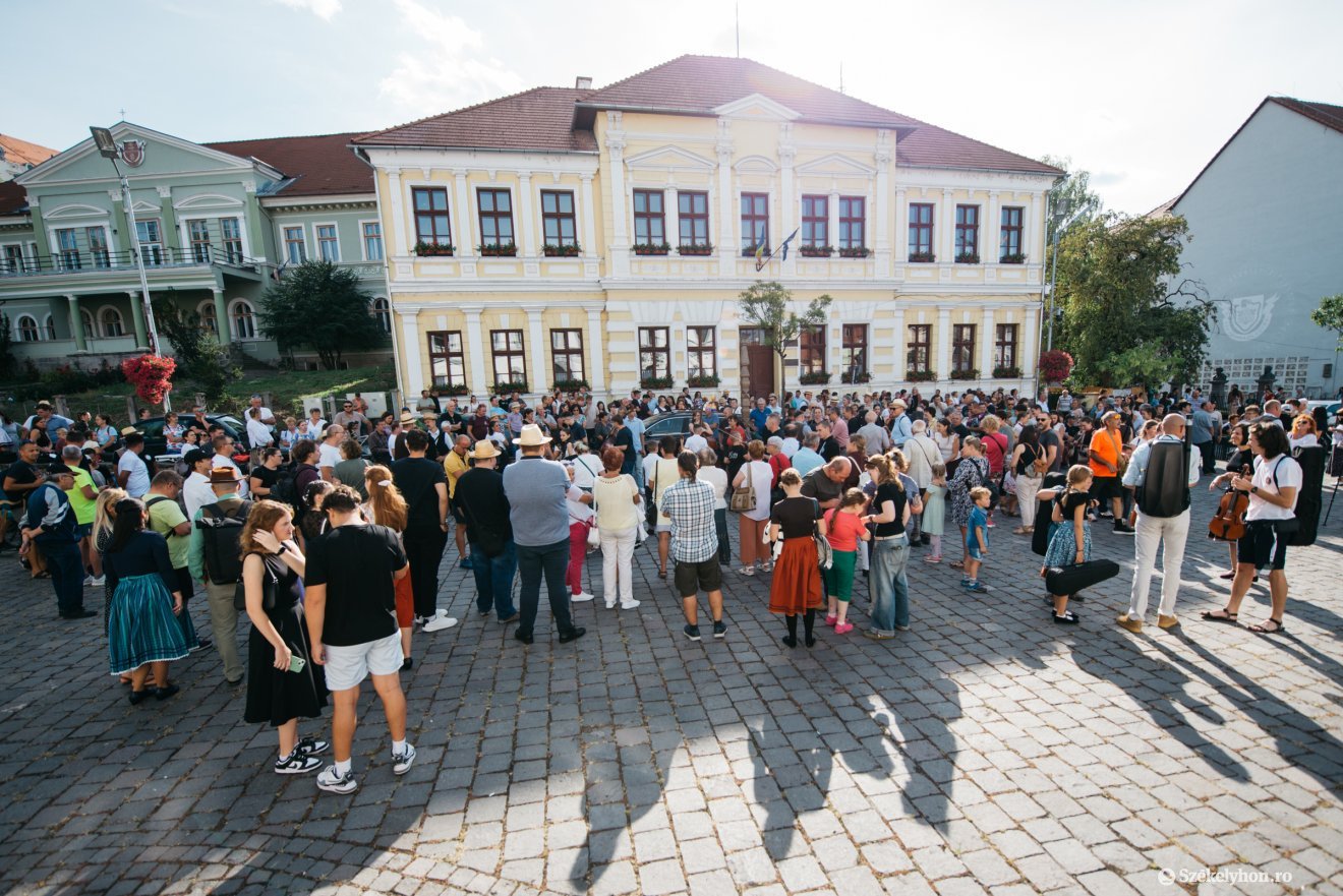 &bullet;  Fotó: Olti Angyalka