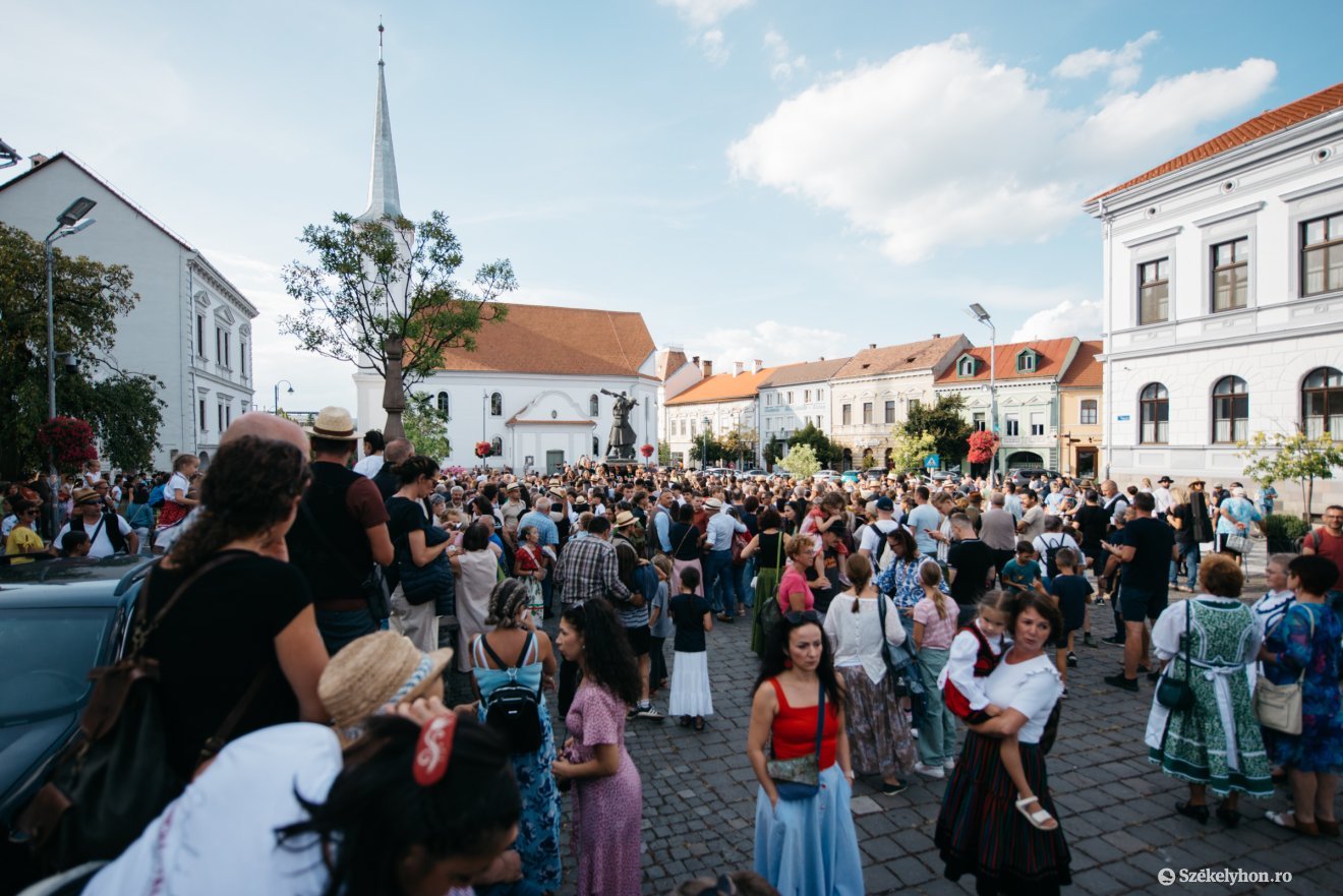 &bullet;  Fotó: Olti Angyalka