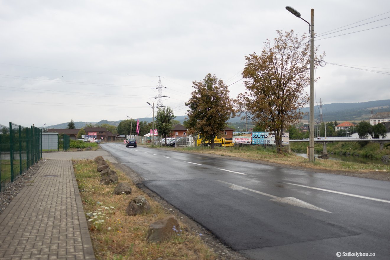 Az utcák rendbetétele azért is elengedhetetlen, mert jó eséllyel még éveket kell várni az észak-nyugati elkerülőút megépülésére &bullet;  Fotó: Olti Angyalka