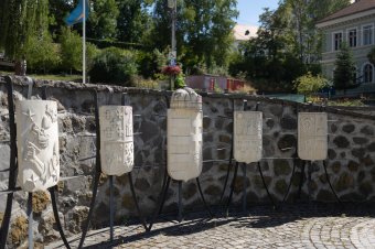 Senki sem gondolta, hogy ilyen drága lesz helyreállítani a Székelyudvarhelyen megrongált magyar címert