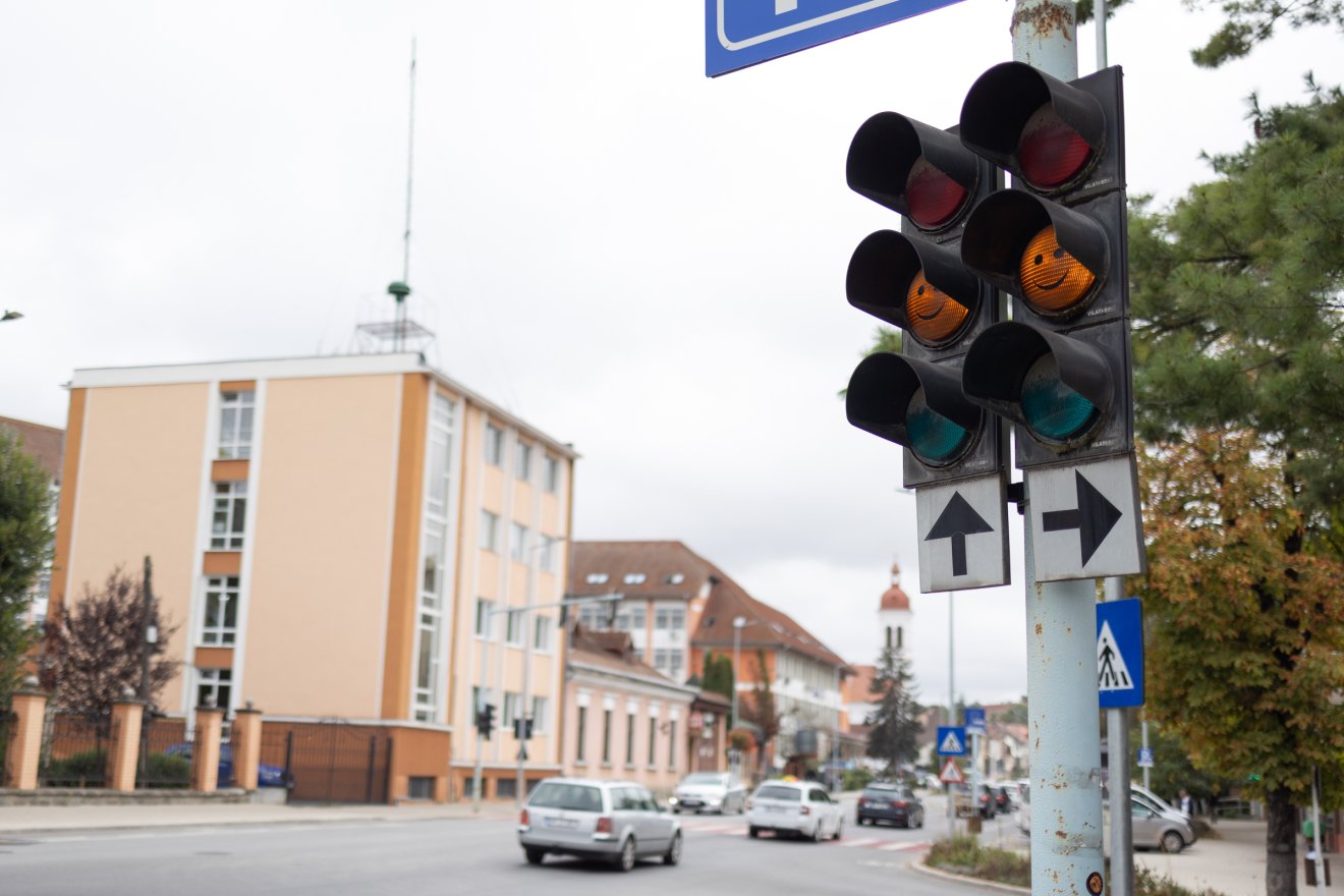 Javítják a székelyudvarhelyi jelzőlámpákat, a „zöld hullámot” is beállítják