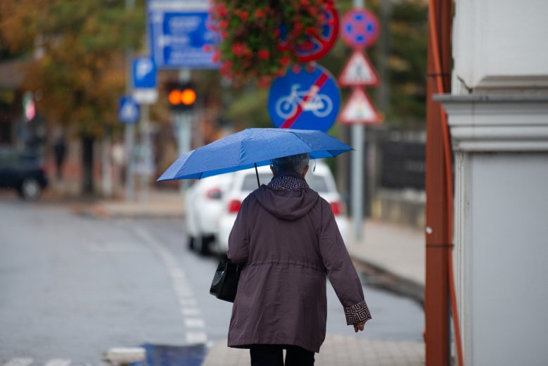 Kiadós eső érkezik, helyeként záporok és zivatarok is előfordulhatnak