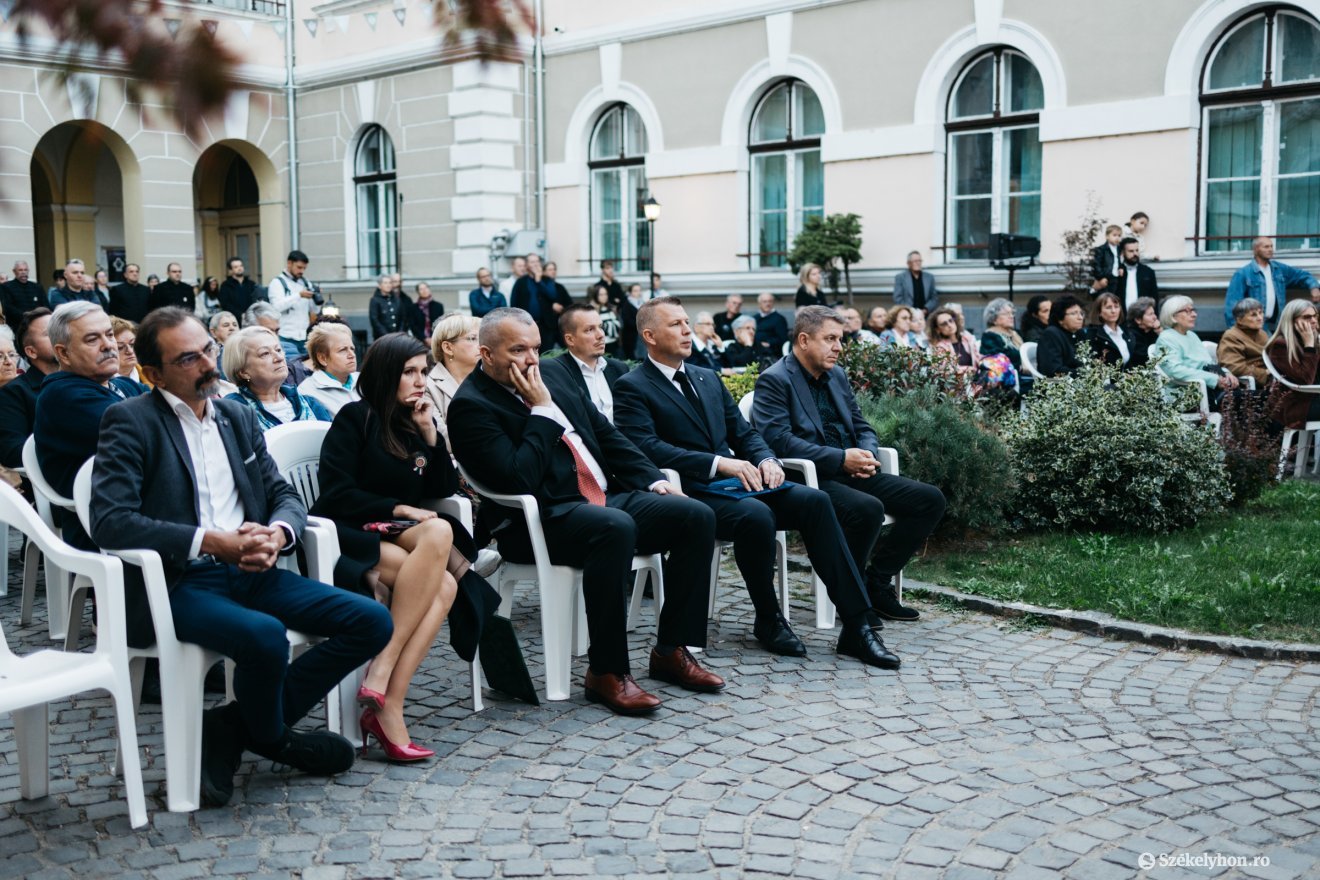 &bullet;  Fotó: Olti Angyalka