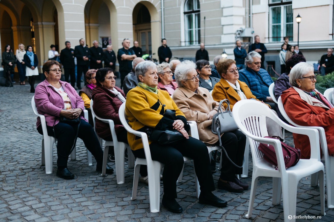 &bullet;  Fotó: Olti Angyalka