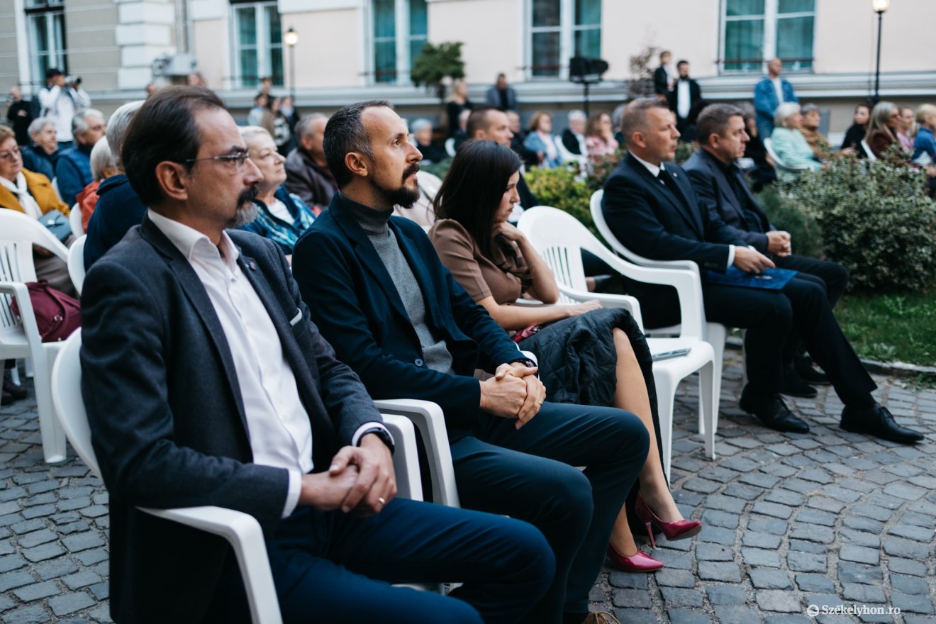 &bullet;  Fotó: Olti Angyalka