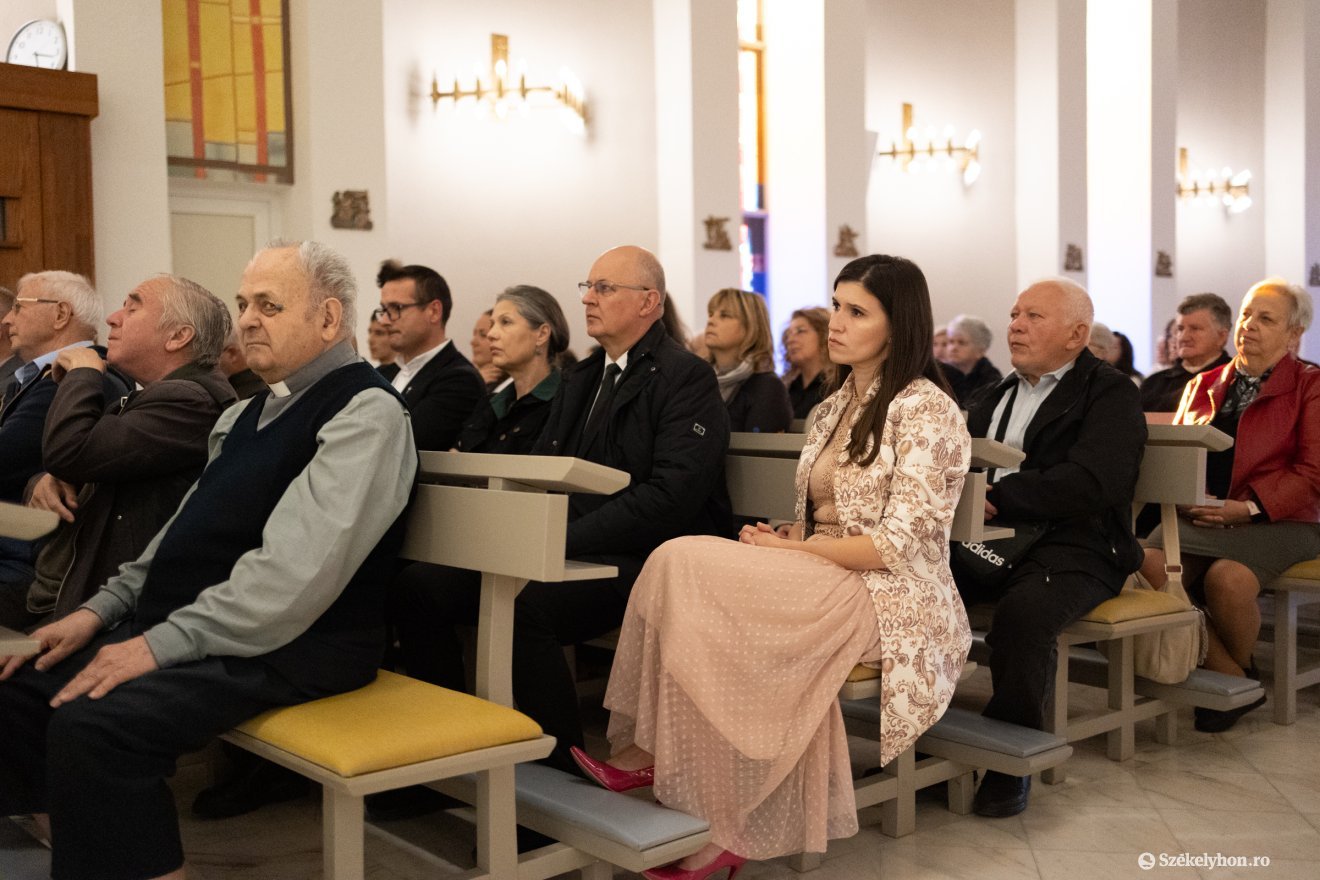 &bullet;  Fotó: Olti Angyalka