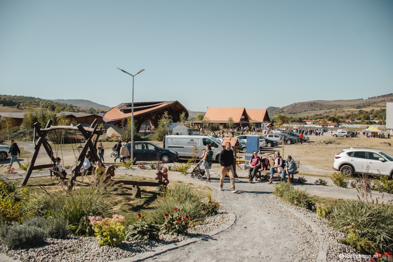 &bullet;  Fotó: László Ildikó