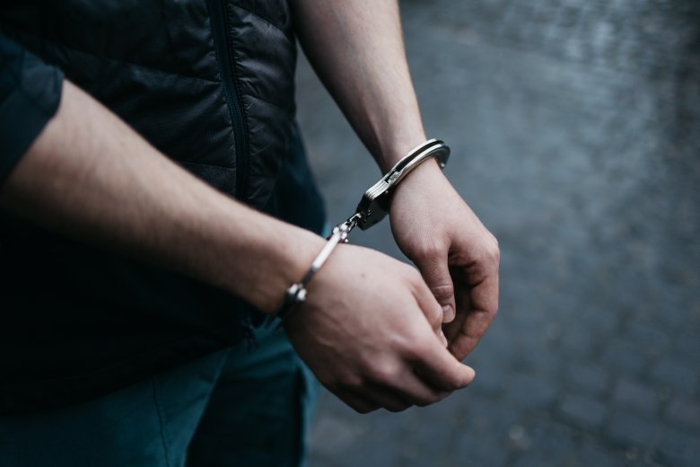 Adócsalás gyanúja miatt került 60 napra hatósági felügyelet alá egy román influenszer
