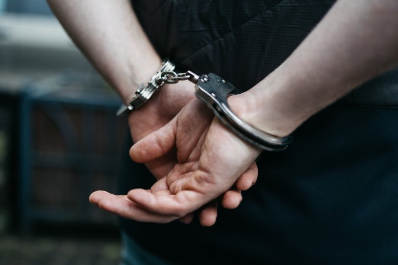 Gyermekpornográfia miatt állítják bíróság elé egy szalacsi iskola volt tanárát