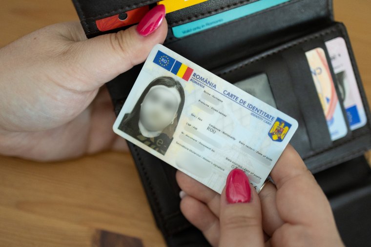 Augusztus végéig még ingyenes lesz az első elektronikus személyi kiállítása