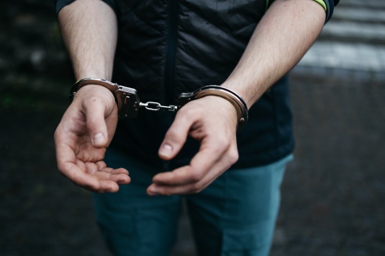 Letartóztattak egy mostohalánya megerőszakolásával gyanúsított férfit