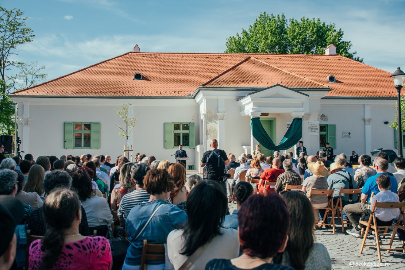 &bullet;  Fotó: László Ildikó
