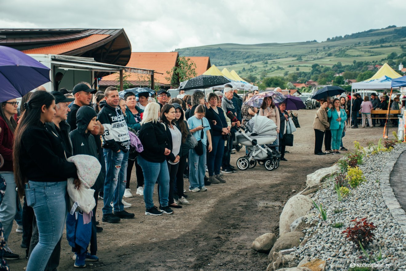 &bullet;  Fotó: László Ildikó