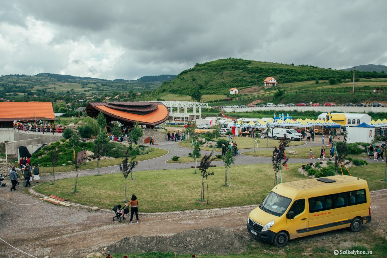 &bullet;  Fotó: László Ildikó