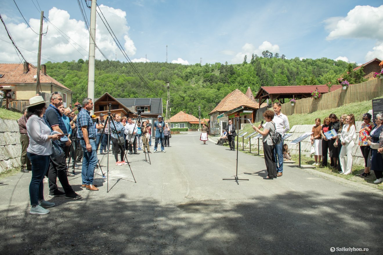 &bullet;  Fotó: László Ildikó