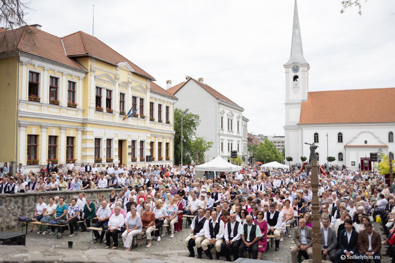 &bullet;  Fotó: Olti Angyalka