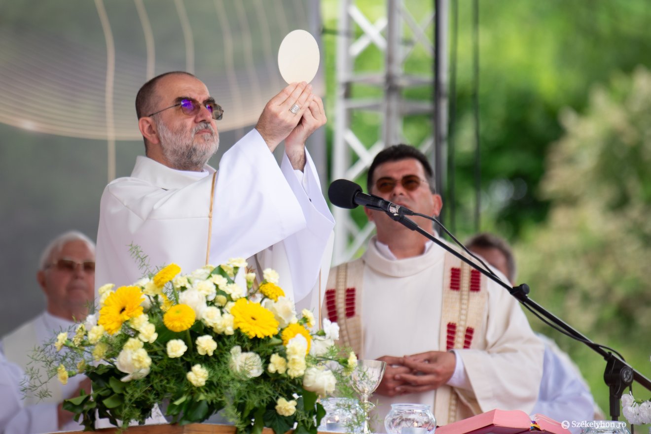 &bullet;  Fotó: Olti Angyalka