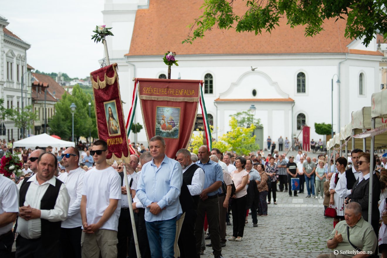 &bullet;  Fotó: Olti Angyalka