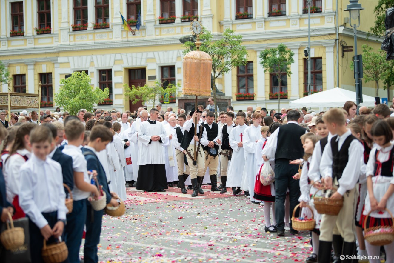 &bullet;  Fotó: Olti Angyalka