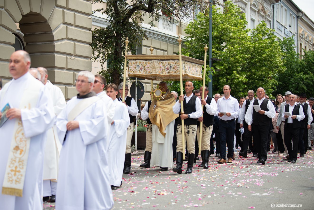 &bullet;  Fotó: Olti Angyalka