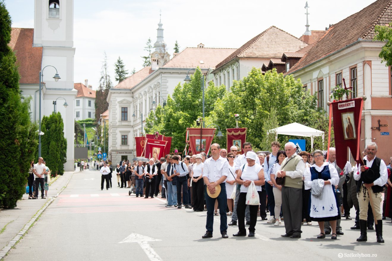 &bullet;  Fotó: Olti Angyalka