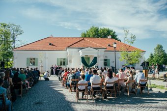 Petőfi körtefája mellett újult meg a történelmi Gyárfás-kúria
