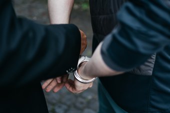 Mosakodás miatt kezdődött a vita a szülészeten, három embert letartóztattak