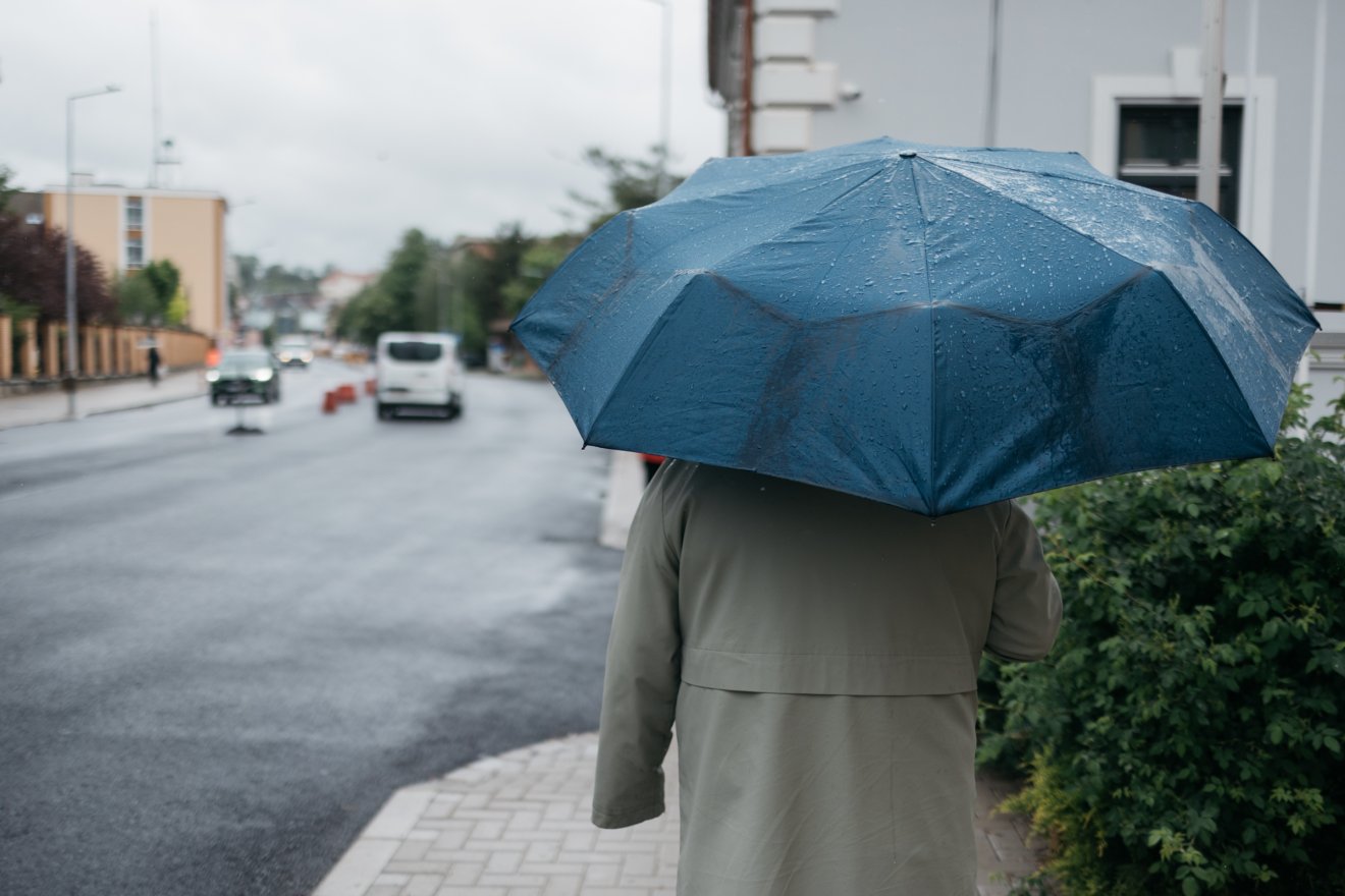 Felhőszakadások, jégeső és jelentős lehűlés – elromlik az idő hétvégére