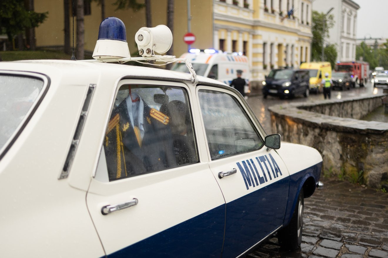Egy milicista Dacia is helyet kapott a helyi rendőrség napján felvonuló járgányok között