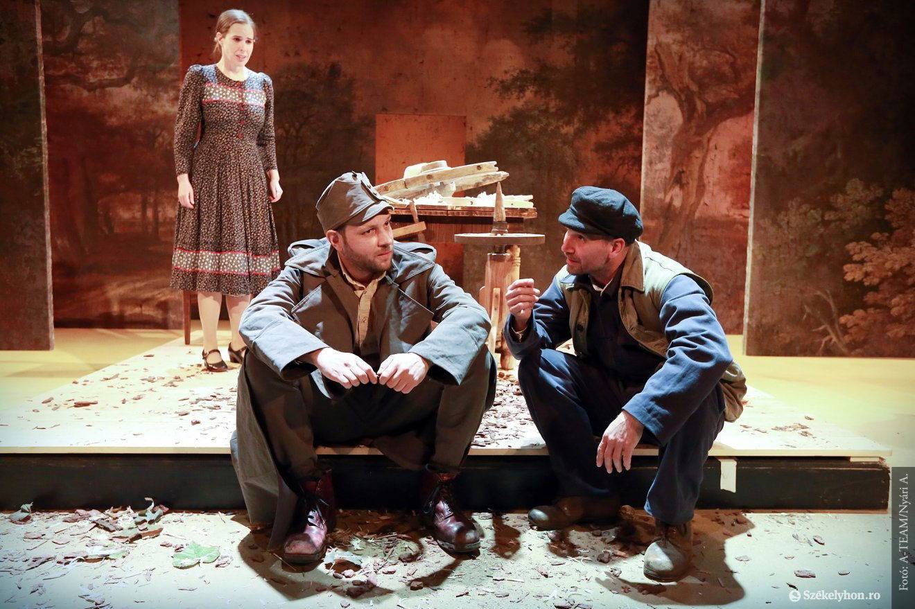 &bullet;  Fotó: Békéscsabai Jókai Színház