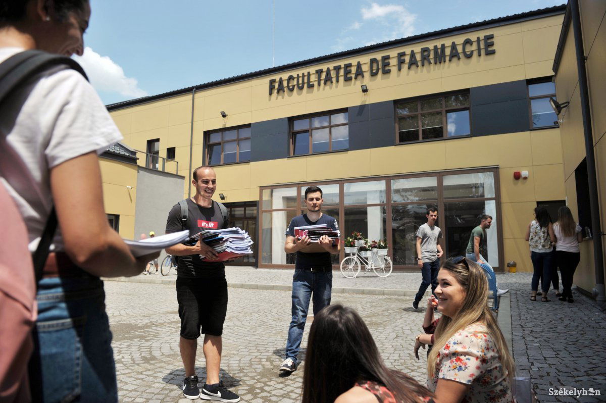 A magyar nyelven való oktatásért aggódnak a tanárok •  Fotó: Beliczay László