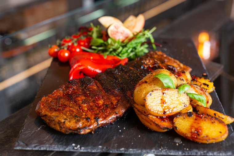 Barna sörben párolt ebéd