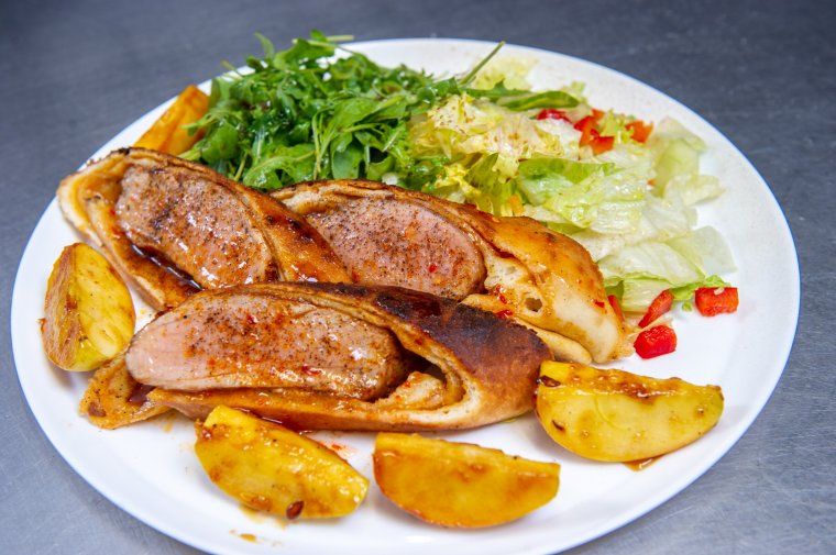 Pizzatésztába göngyölt sertésbélszín