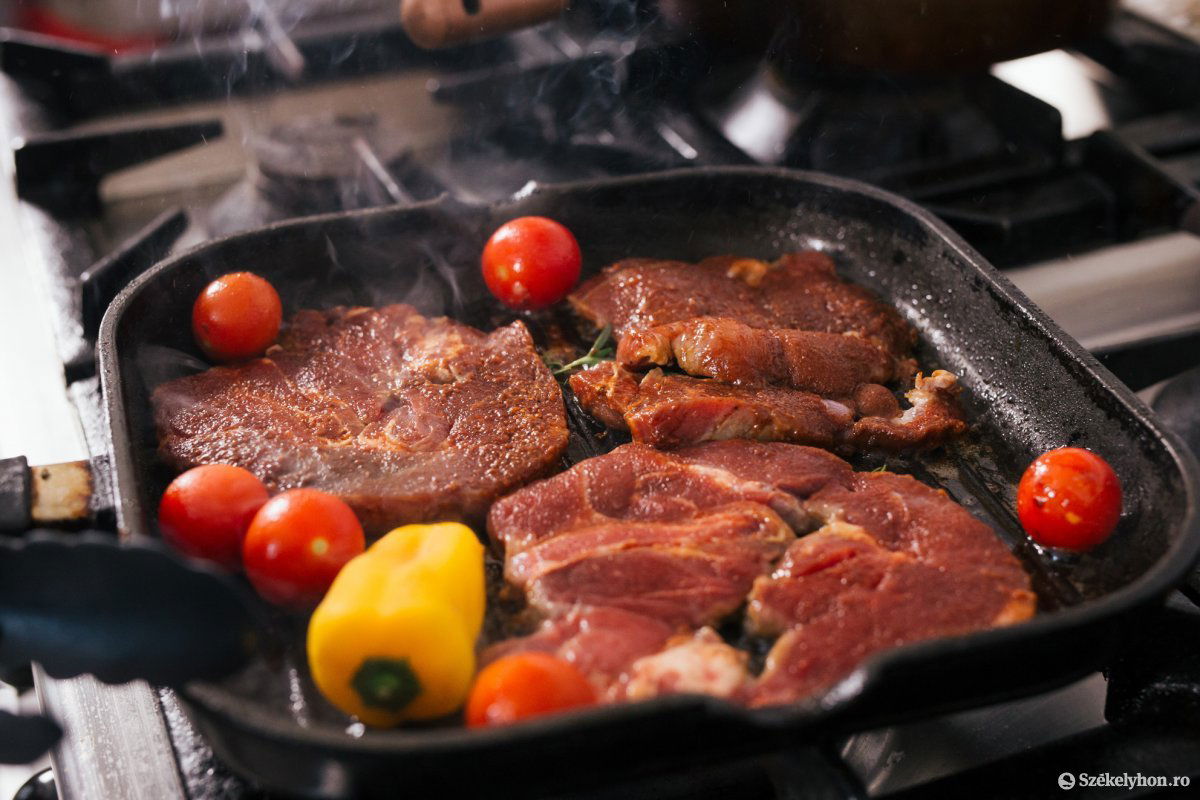 Ne süssük túl sokat a pasztrámát, különben rágós lesz &bullet;  Fotó: Fülöp Attila