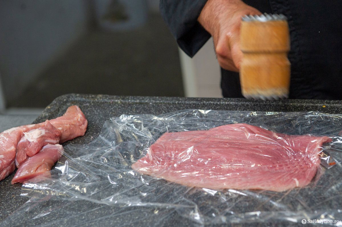 Ne klopfoljuk papírvékonyra a húst &bullet;  Fotó: Beliczay László