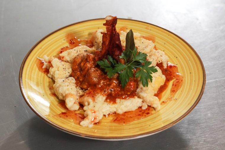 A sikerhez csak egy jó recept kell: szárnyasaprólékot készített a Főnix Konyha séfje