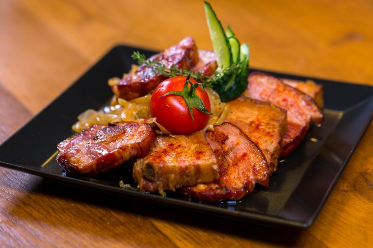 Füstölt császárszalonnákból készült ebéd a Főnix Konyhában