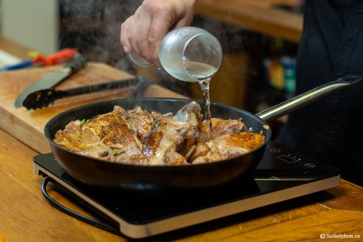 &bullet;  Fotó: Erdély Bálint Előd