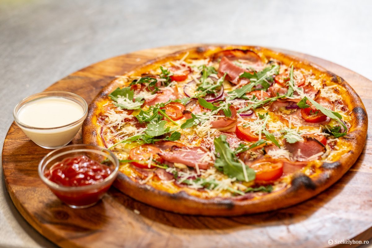 Személyre szabható az ízvilága. Otthon is könnyedén elkészíthető a népszerű pizza •  Fotó: Erdély Bálint Előd